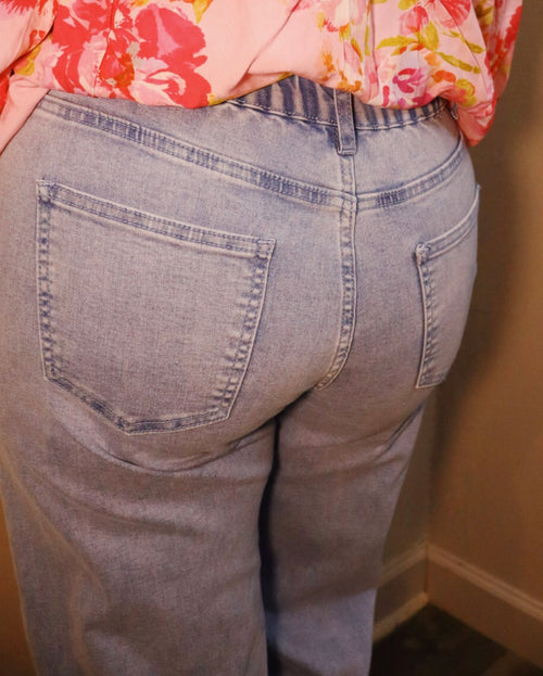 EVERYDAY JEANS